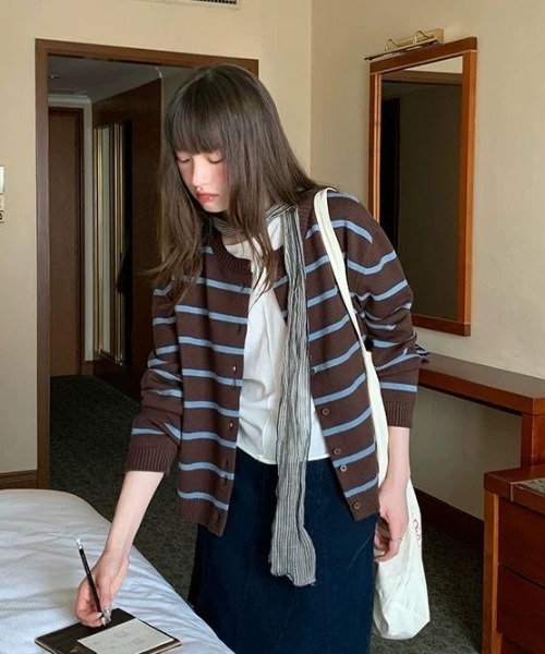 SHERU(シェル)の「レトロラインボーダーニットカーディガン(ニット/セーター・レディース・ブラウン/ネイビー・M)」の21枚目の写真
