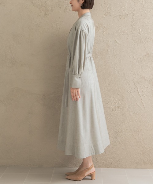 URBAN RESEARCH ROSSO WOMEN（アーバンリサーチ　ロッソ）の「ボリュームスリーブウエストマークワンピース（ワンピース・レディース・ネイビー/モカ/ライトベージュ・36/38）」の13枚目の写真