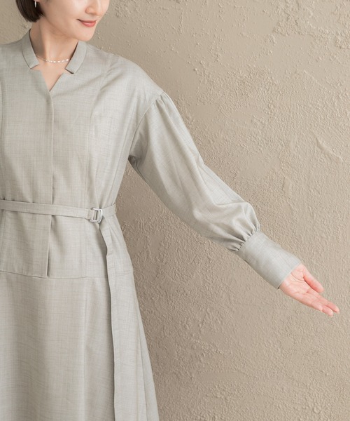 URBAN RESEARCH ROSSO WOMEN（アーバンリサーチ　ロッソ）の「ボリュームスリーブウエストマークワンピース（ワンピース・レディース・ネイビー/モカ/ライトベージュ・36/38）」の5枚目の写真