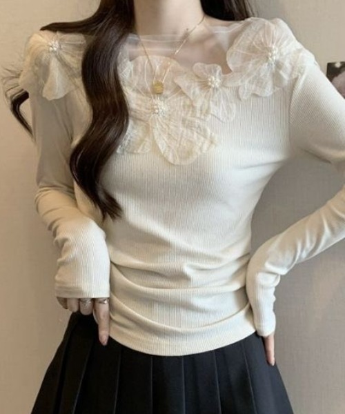 AVYL(アヴィル)の「デコルテシアーフラワー刺繍ロンT(Tシャツ/カットソー・レディース・ブラック/ホワイト・M)」の15枚目の写真