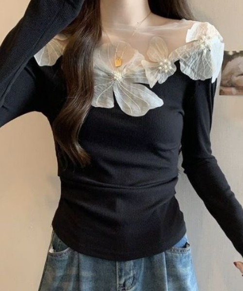 AVYL(アヴィル)の「デコルテシアーフラワー刺繍ロンT(Tシャツ/カットソー・レディース・ブラック/ホワイト・M)」の3枚目の写真