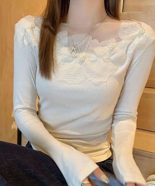 AVYL(アヴィル)の「デコルテシアーフラワー刺繍ロンT(Tシャツ/カットソー・レディース・ブラック/ホワイト・M)」の16枚目の写真