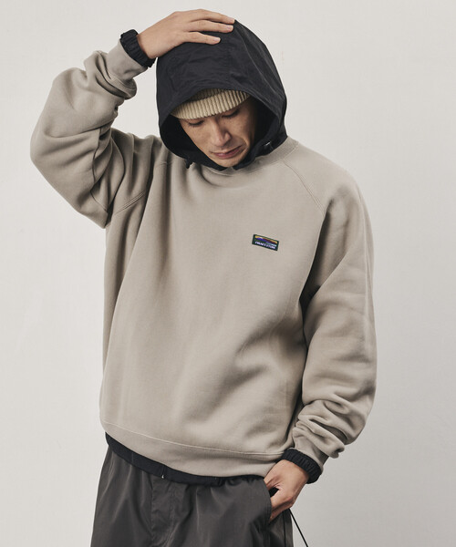 FREAK'S STORE(フリークスストア)の「限定展開 ビッグシルエット ワンポイントロゴ ラグランスリーブ スピンドル スウェット(スウェット・メンズ・ブラウン/グレー/ブラック/ベージュ/ネイビー/チャコールグレー・MEDIUM/LARGE/SMALL)」の5枚目の写真