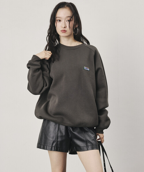 FREAK'S STORE(フリークスストア)の「限定展開 ビッグシルエット ワンポイントロゴ ラグランスリーブ スピンドル スウェット(スウェット・メンズ・ブラウン/グレー/ブラック/ベージュ/ネイビー/チャコールグレー・MEDIUM/LARGE/SMALL)」の3枚目の写真