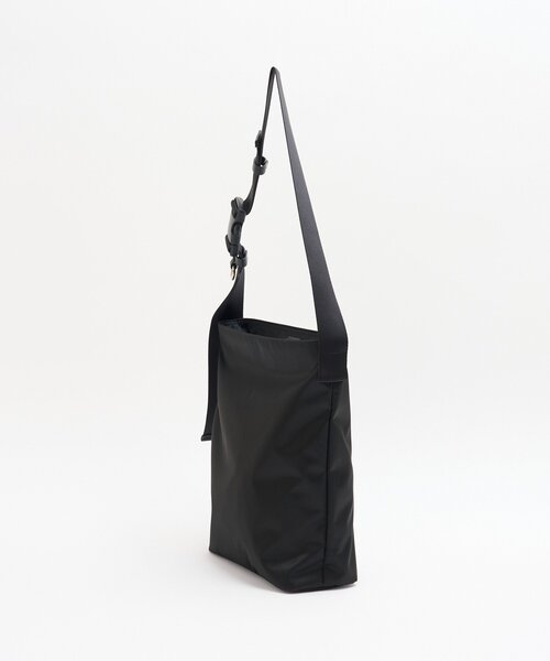 russet(ラシット)の「【撥水】《軽量・330g》バックル2WAY縦型ショルダーバッグ(ショルダーバッグ・レディース・ブラック/ボルドー・FREE)」の15枚目の写真