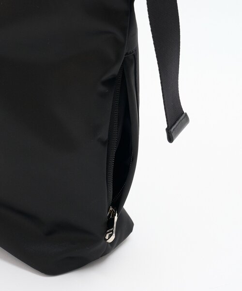 russet(ラシット)の「【撥水】《軽量・330g》バックル2WAY縦型ショルダーバッグ(ショルダーバッグ・レディース・ブラック/ボルドー・FREE)」の5枚目の写真