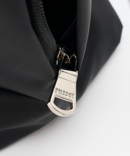 russet(ラシット)の「【撥水】《軽量・330g》バックル2WAY縦型ショルダーバッグ(ショルダーバッグ・レディース・ブラック/ボルドー・FREE)」の4枚目の写真