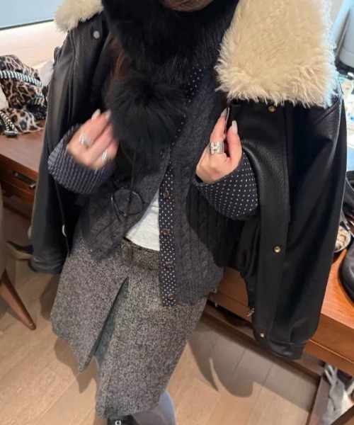 SHERU(シェル)の「袖口ドット柄切替 ケーブルニットカーディガン(ニット/セーター・レディース・グレー/ダークグレー/ホワイト・M)」の14枚目の写真