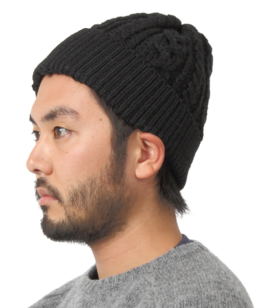 BEAMS PLUS（ビームスプラス）の「BEAMS PLUS / ケーブルワッチキャップ（ニットキャップ/ビーニー・メンズ・ナチュラル/チャコールグレー/ブラック/ネイビー/ワイン/ダークグリーン・ONE SIZE）」の2枚目の写真