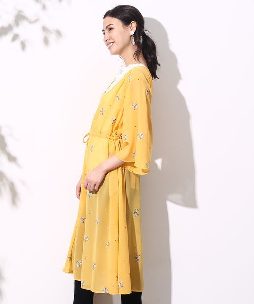ROPE' PICNIC（ロペピクニック）の「フラワークロスステッチ刺繍ガウン（ワンピース・レディース・ブラック/イエロー/ホワイト・38）」の4枚目の写真