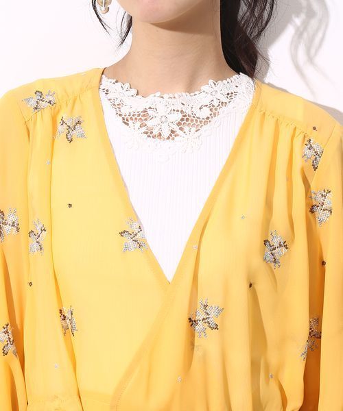 ROPE' PICNIC（ロペピクニック）の「フラワークロスステッチ刺繍ガウン（ワンピース・レディース・ブラック/イエロー/ホワイト・38）」の6枚目の写真