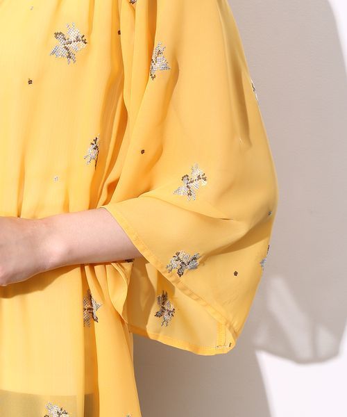 ROPE' PICNIC（ロペピクニック）の「フラワークロスステッチ刺繍ガウン（ワンピース・レディース・ブラック/イエロー/ホワイト・38）」の10枚目の写真