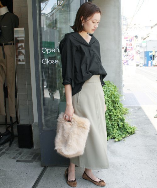SLOBE IENA(スローブイエナ)の「ショールカラーニュアンスシャツ◆(シャツ/ブラウス・レディース・ホワイト/ブラック/ネイビー・FREE)」の16枚目の写真