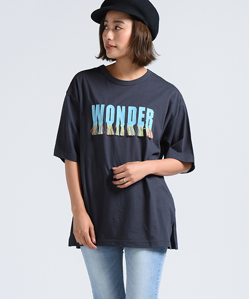 LIPSTAR（リップスター）の「フリンジWONDERロゴ刺繍Tシャツ（Tシャツ/カットソー・レディース・オフホワイト/ブラック/ベージュ・M）」の9枚目の写真