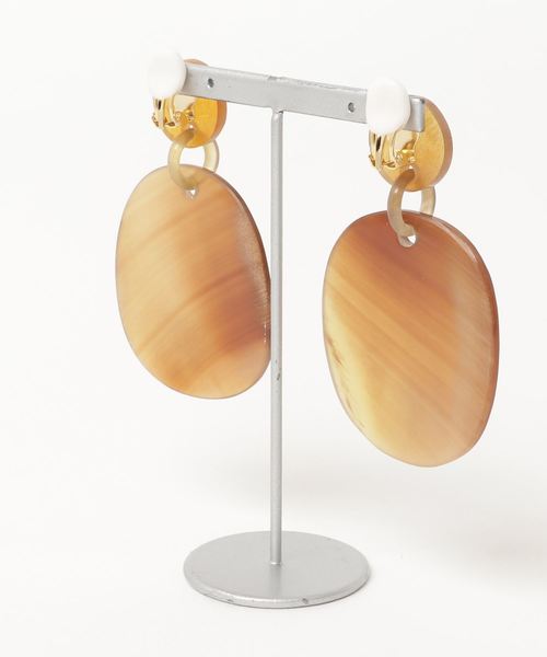 TODAYFUL（トゥデイフル）の「バッファローンプレートイアリング（イヤリング・レディース・ブラウン・FREE）」の2枚目の写真