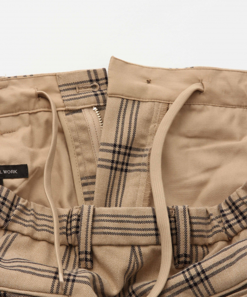 GLOBAL WORK（グローバルワーク）の「チェックイージーテーパードパンツ/824050（その他パンツ・メンズ・チャコールグレー/ベージュ・SMALL/MEDIUM/LARGE）」の19枚目の写真