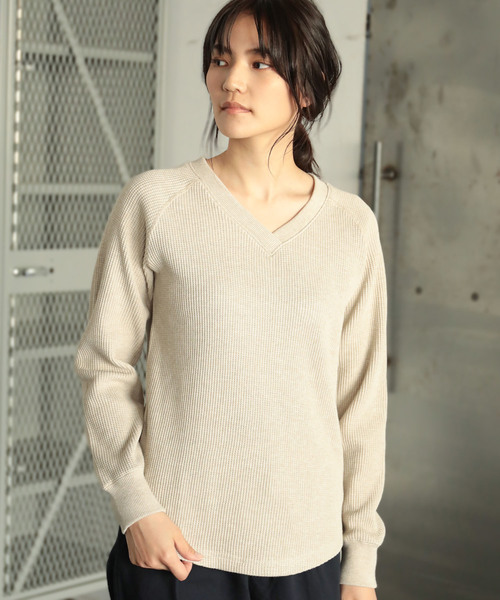 AMERICAN HOLIC（アメリカンホリック）の「度詰めワッフルVネックカットプルオーバー（Tシャツ/カットソー・レディース・ブラック/オフホワイト/ベージュ系その他2・M/L）」の3枚目の写真