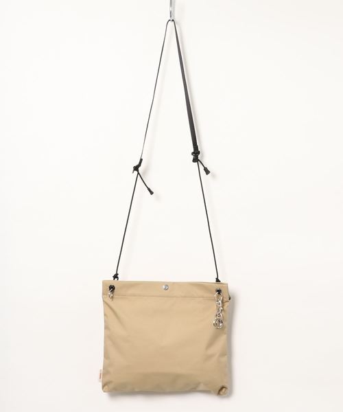 NUNC（ヌンク）の「【NUNC】3LAYER SACOCHE（ボディバッグ/ウエストポーチ・メンズ・ブラック/ベージュ・FREE）」の3枚目の写真