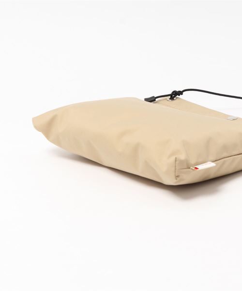 NUNC（ヌンク）の「【NUNC】3LAYER SACOCHE（ボディバッグ/ウエストポーチ・メンズ・ブラック/ベージュ・FREE）」の4枚目の写真