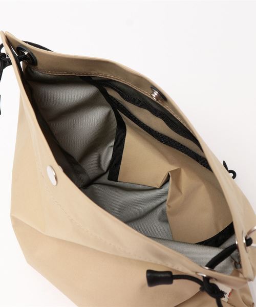 NUNC（ヌンク）の「【NUNC】3LAYER SACOCHE（ボディバッグ/ウエストポーチ・メンズ・ブラック/ベージュ・FREE）」の5枚目の写真