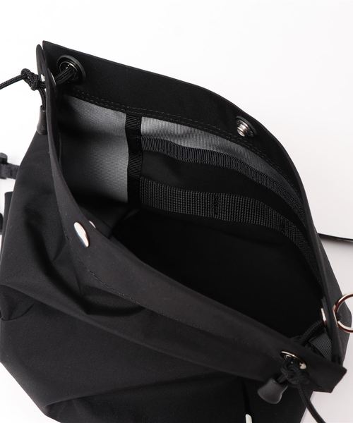 NUNC（ヌンク）の「【NUNC】3LAYER SACOCHE（ボディバッグ/ウエストポーチ・メンズ・ブラック/ベージュ・FREE）」の6枚目の写真