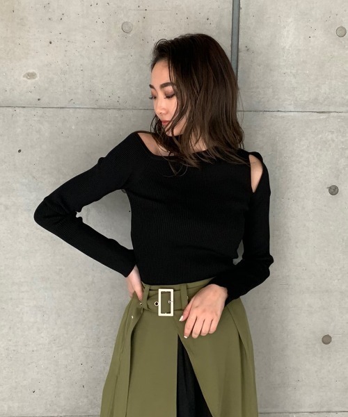 ENVYM（アンビー）の「カッティングアシメＫＮＩＴ（ニット/セーター・レディース・ベージュ/ブラック/ホワイト・FREE）」の3枚目の写真