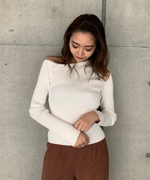 ENVYM（アンビー）の「カッティングアシメＫＮＩＴ（ニット/セーター・レディース・ベージュ/ブラック/ホワイト・FREE）」の6枚目の写真