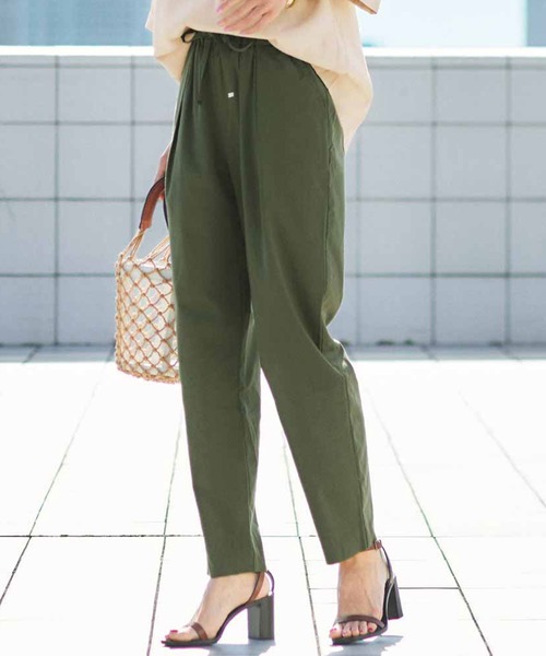 IEDIT(イディット)の「IEDIT タック入りテーパードイージーパンツ(その他パンツ・レディース・カーキ/ブラウン・SMALL/MEDIUM/LARGE/X-LARGE/XX-LARGE/XXX-LARGE)」の2枚目の写真