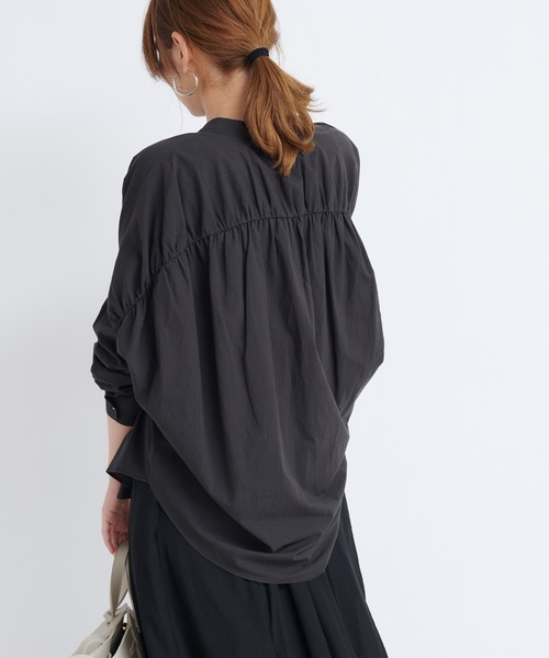 DouDou（ドゥドゥ）の「バックギャザーブラウス（シャツ/ブラウス・レディース・オフホワイト/ブラック/ベージュ・FREE）」の3枚目の写真