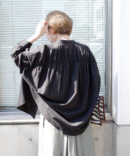 DouDou（ドゥドゥ）の「バックギャザーブラウス（シャツ/ブラウス・レディース・オフホワイト/ブラック/ベージュ・FREE）」の12枚目の写真