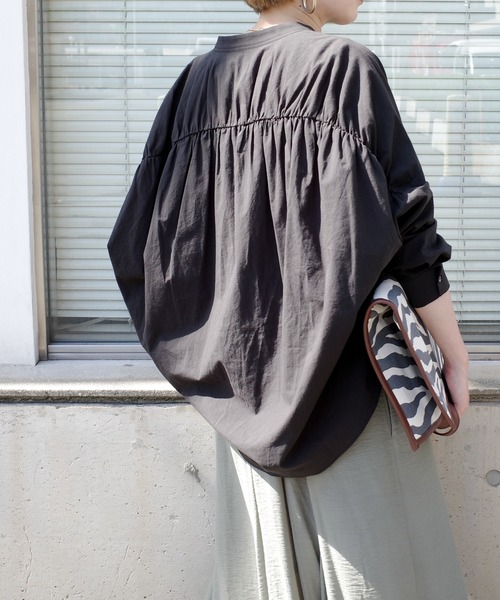 DouDou（ドゥドゥ）の「バックギャザーブラウス（シャツ/ブラウス・レディース・オフホワイト/ブラック/ベージュ・FREE）」の16枚目の写真