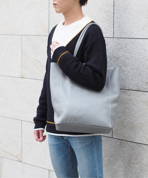 GUSCIO(グッシオ)の「【グッシオ メイドインイタリー】 レザートートバッグ 本革 カジュアル イタリア製 一枚革(トートバッグ・レディース・アイボリー/ブラック/グリーン/レッド/シルバー/シャンパン/ゴールド/グレー/オレンジ/ブラウン/エメラルド・FREE)」の4枚目の写真