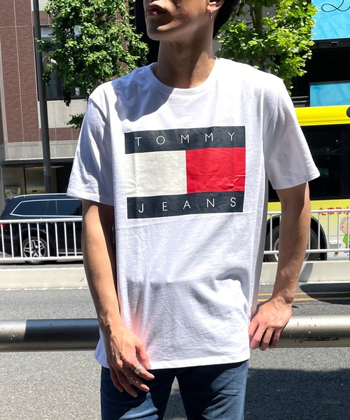 限定セール Hilfiger トップス Tommy Tommy Tommy メンズ メンズ Hilfiger トミーヒルフィガー のファッション トミーヒルフィガー フラッグtシャツ Tシャツ カットソー