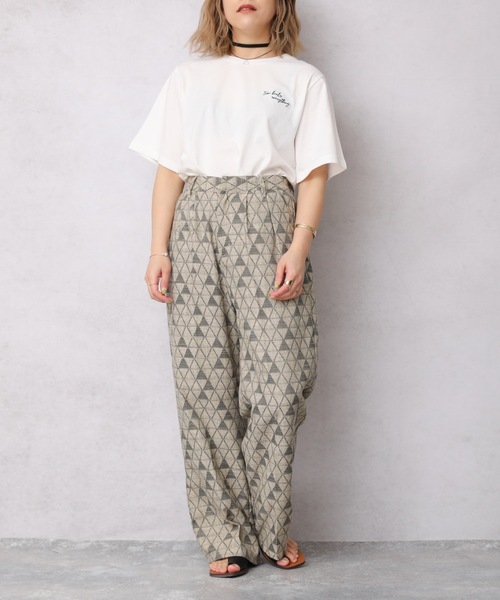 ap retro（アプレトロ）の「Backレタリングプリント半袖Tシャツ【ZOZO限定アイテム】（Tシャツ/カットソー・レディース・オフホワイト/チャコールグレー・FREE）」の8枚目の写真