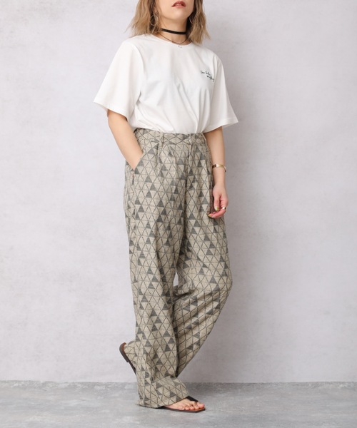 ap retro（アプレトロ）の「Backレタリングプリント半袖Tシャツ【ZOZO限定アイテム】（Tシャツ/カットソー・レディース・オフホワイト/チャコールグレー・FREE）」の9枚目の写真