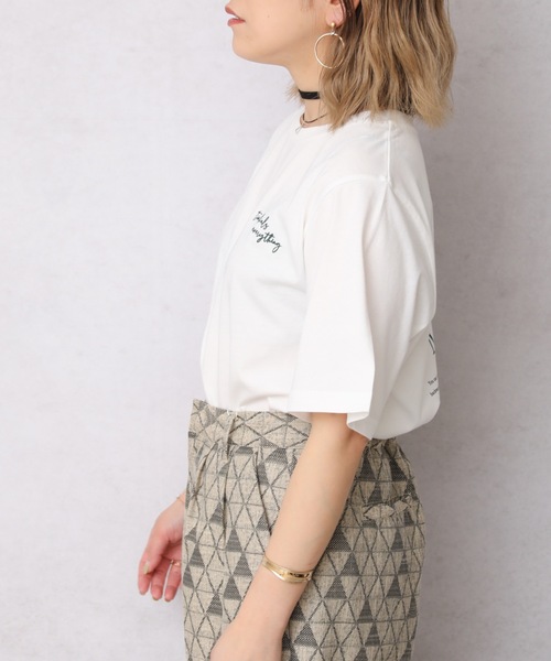 ap retro（アプレトロ）の「Backレタリングプリント半袖Tシャツ【ZOZO限定アイテム】（Tシャツ/カットソー・レディース・オフホワイト/チャコールグレー・FREE）」の6枚目の写真