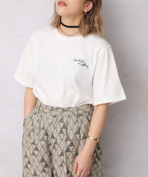 ap retro（アプレトロ）の「Backレタリングプリント半袖Tシャツ【ZOZO限定アイテム】（Tシャツ/カットソー・レディース・オフホワイト/チャコールグレー・FREE）」の3枚目の写真