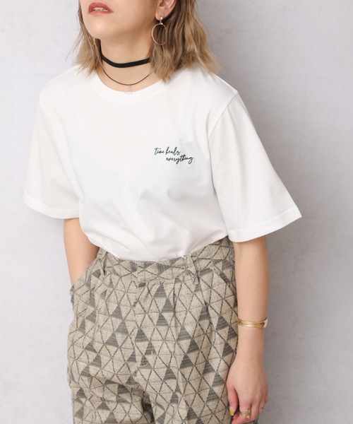 ap retro（アプレトロ）の「Backレタリングプリント半袖Tシャツ【ZOZO限定アイテム】（Tシャツ/カットソー・レディース・オフホワイト/チャコールグレー・FREE）」の4枚目の写真