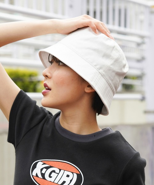 X-girl（エックスガール）の「MILLS LOGO BUCKET HAT（ハット・レディース・ホワイト/ブラック/グリーン・ONE SIZE）」の2枚目の写真