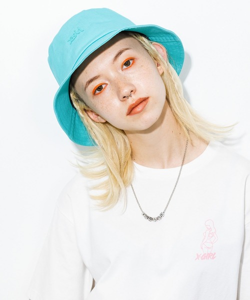 X-girl（エックスガール）の「MILLS LOGO BUCKET HAT（ハット・レディース・ホワイト/ブラック/グリーン・ONE SIZE）」の9枚目の写真