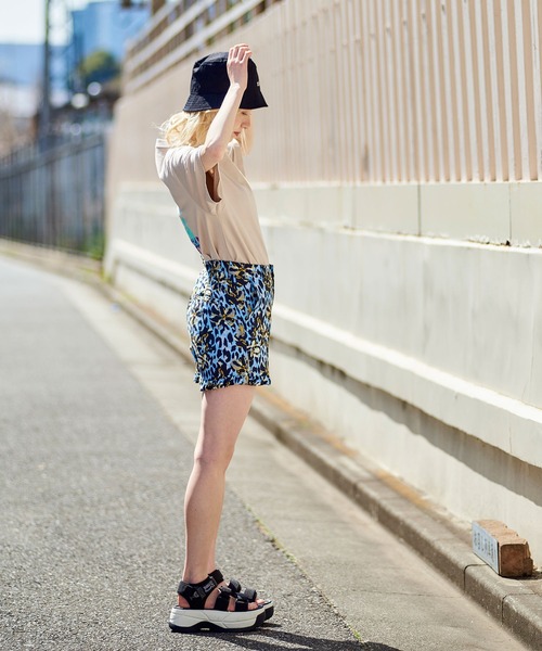 X-girl（エックスガール）の「MILLS LOGO BUCKET HAT（ハット・レディース・ホワイト/ブラック/グリーン・ONE SIZE）」の13枚目の写真
