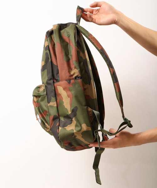 Herschel Supply（ハーシェルサプライ）の「Herschel Supply バックパック15PC収納 21.5L（バックパック/リュック・メンズ・グレー/カモフラージュ/ワイン・FREE）」の4枚目の写真
