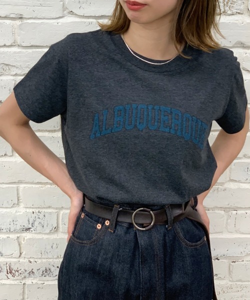 CIAOPANIC（チャオパニック）の「ECORICH"ALBUQUERQUE"Tee/ロゴプリントTシャツ（Tシャツ/カットソー・レディース・チャコールグレー/アイボリー/キャメル・FREE）」の2枚目の写真