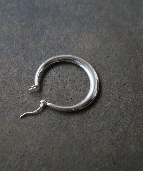 SIGNAL（シグナル）の「【SIGNAL/シグナル】silver925 Hoop Pierce 28mm/ シルバー925 フープピアス（ピアス（両耳用）・レディース・シルバー・FREE）」の3枚目の写真