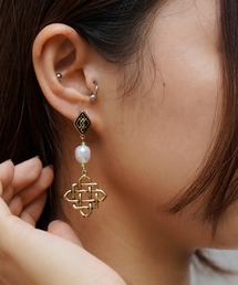 GRID MOTIF EARRINGS