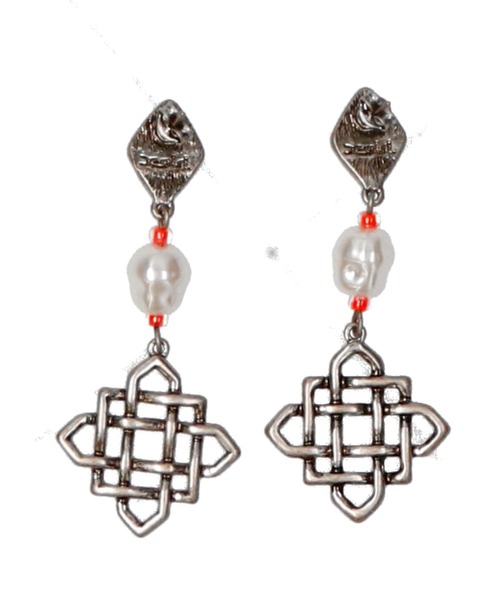 X-girl(エックスガール)の「GRID MOTIF EARRINGS(ピアス(両耳用)・レディース・シルバー/ゴールド・ONE SIZE)」の5枚目の写真