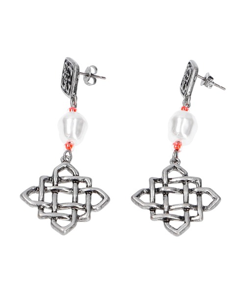 X-girl(エックスガール)の「GRID MOTIF EARRINGS(ピアス(両耳用)・レディース・シルバー/ゴールド・ONE SIZE)」の4枚目の写真