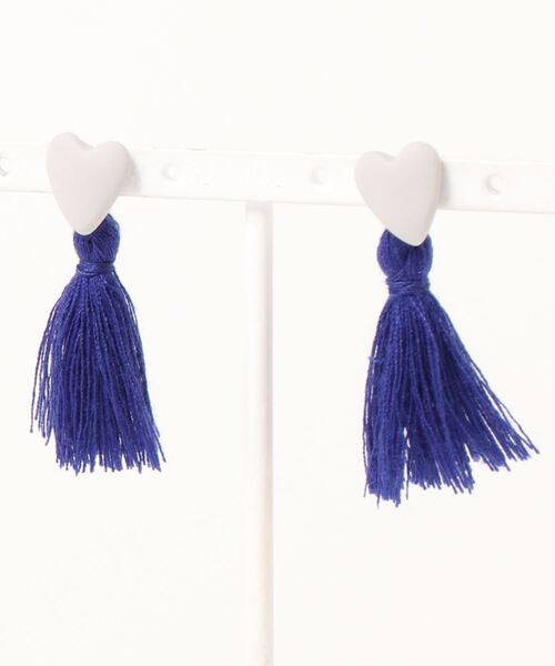 tone(トーン)の「【atelier*mio】ハートとタッセル pierce(ピアス(両耳用)・レディース・グレー系その他/ブラウン系その他/ブラウン系その他2/イエロー系その他/イエロー系その他2/イエロー系その他3/イエロー系その他4・FREE)」の2枚目の写真