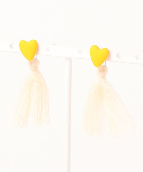 tone(トーン)の「【atelier*mio】ハートとタッセル pierce(ピアス(両耳用)・レディース・グレー系その他/ブラウン系その他/ブラウン系その他2/イエロー系その他/イエロー系その他2/イエロー系その他3/イエロー系その他4・FREE)」の4枚目の写真