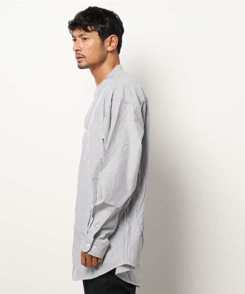 coca（coca）（コカ）の「メンズ バンドカラールーズシルエットストライプシャツ（シャツ/ブラウス・メンズ・チャコールグレー/ブルー・M/L/XL）」の3枚目の写真